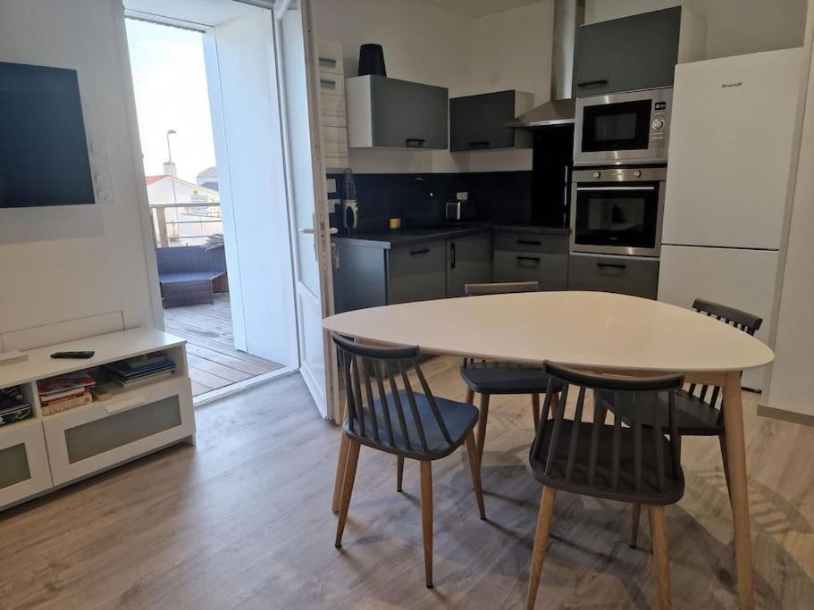 Superbe Appartement Renove A Neuf Centre Bourg Brem-Sur-Mer Kültér fotó